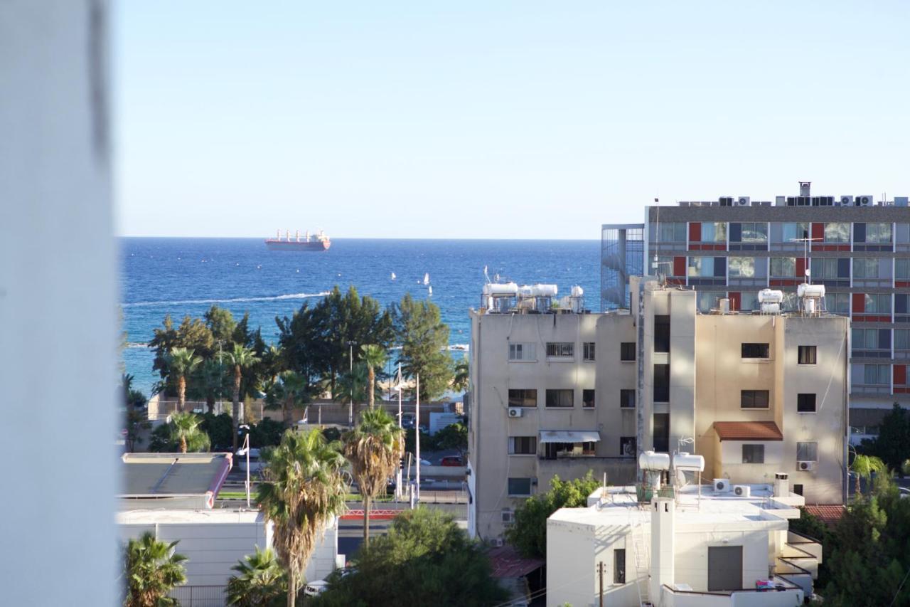 Seaside Spacious Apartment With Sea View Limassol Exterior photo
